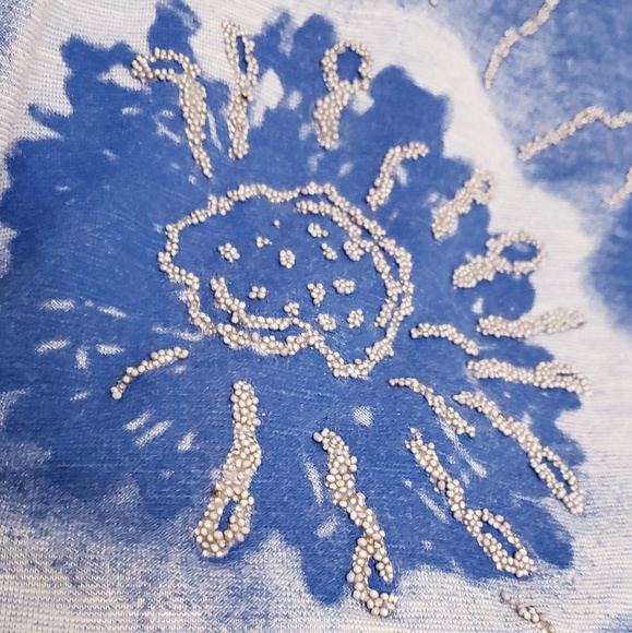 blue textured flower short sleeve scoop neck tee - Picture 4 of 5